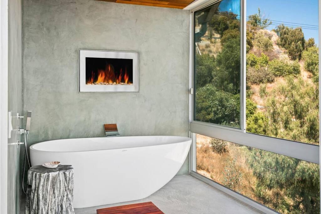 Malibu Glass House: Architectural w 180deg Views photo 4