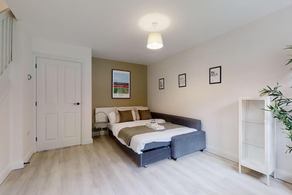 Oakwell View - Modern 3 Bed Home photo 4