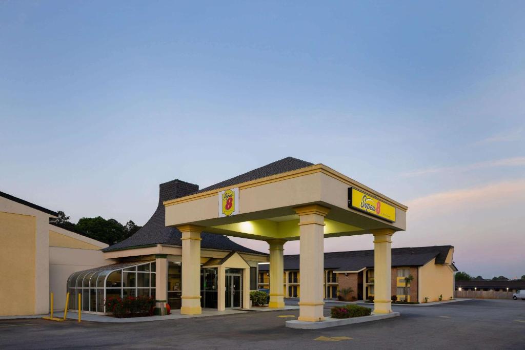 Super 8 by Wyndham McDonough GA photo 3