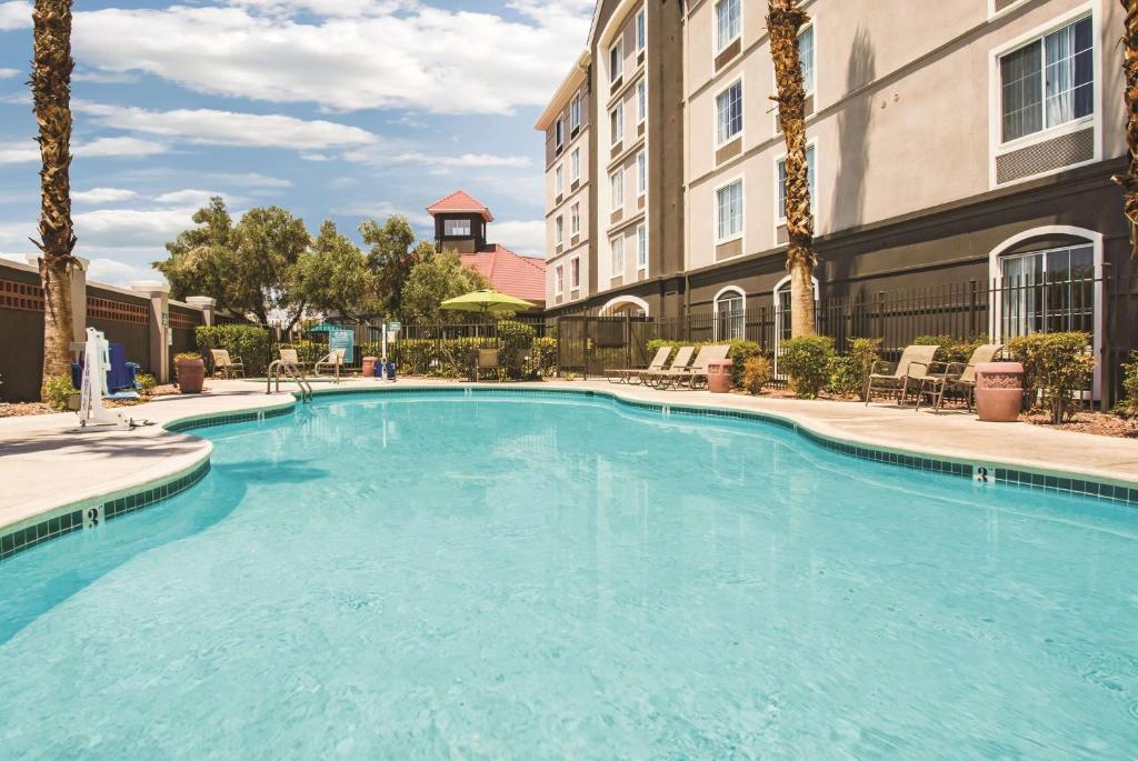 La Quinta Inn & Suites by Wyndham Las Vegas Summerlin Tech image