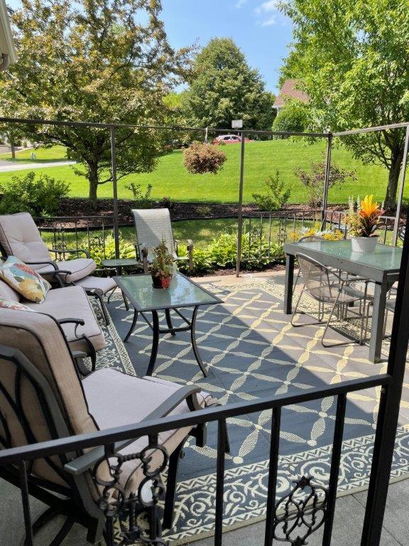 Lakeville Executive Home with every amenity, prime location photo 3