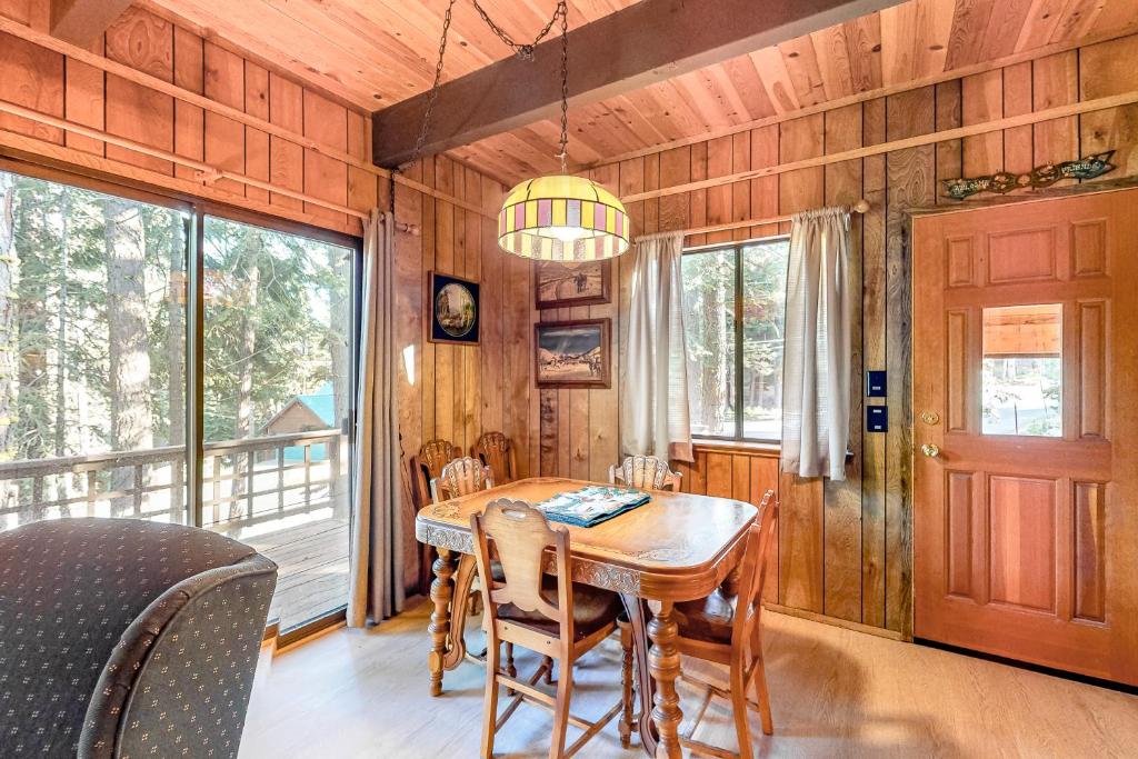 Talmont Trailhead Cabin photo 3