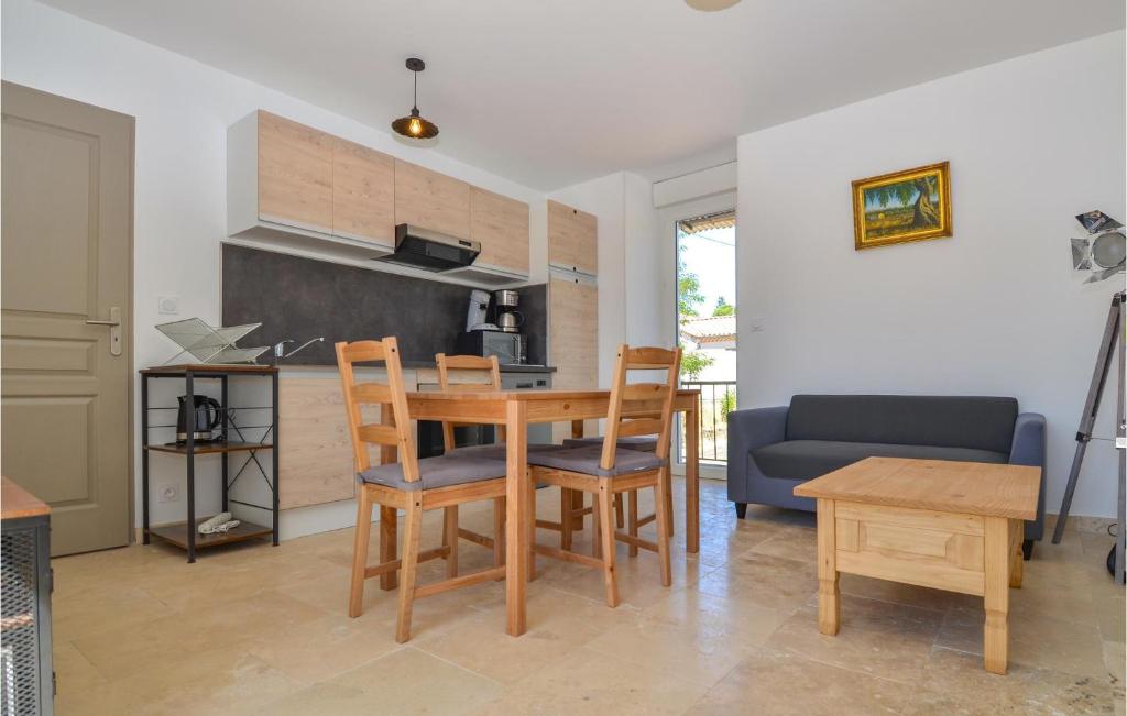 Amazing Home In Laurac-en-vivarais With Outdoor Swimming Pool, 6 Bedrooms And Swimming Pool photo 2
