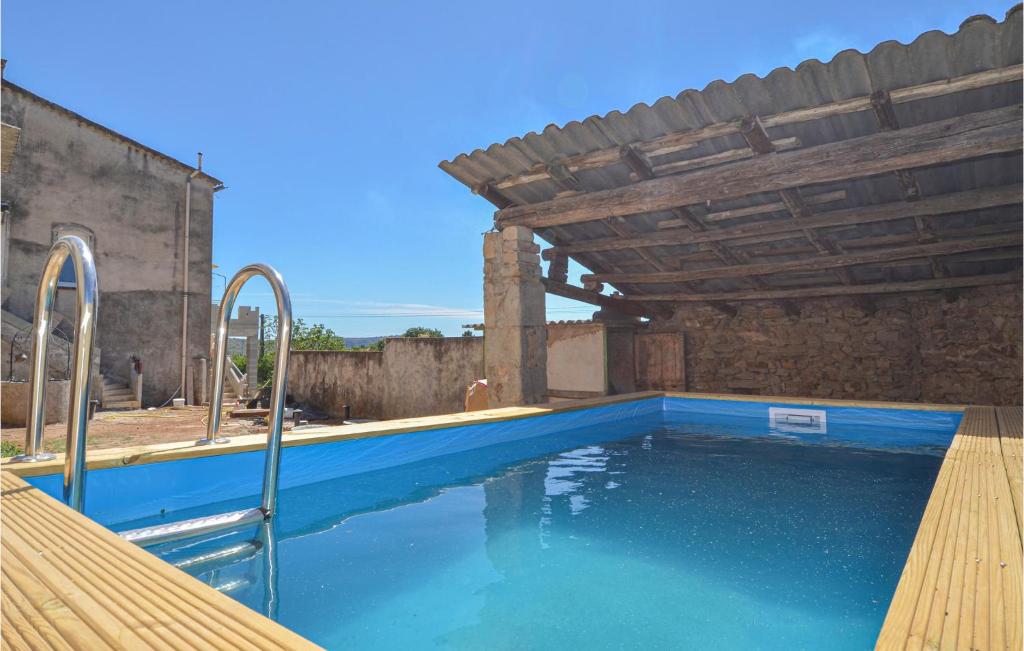 Amazing Home In Laurac-en-vivarais With Outdoor Swimming Pool, 6 Bedrooms And Swimming Pool