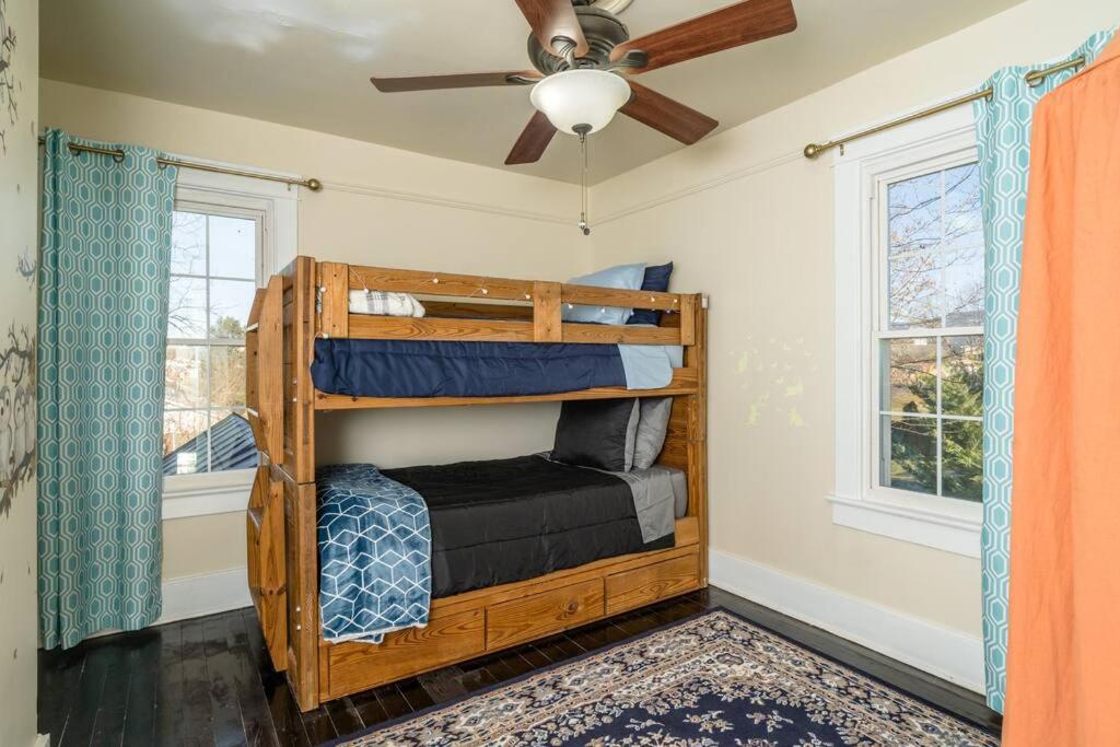 Dog and Family Friendly 4BR w WIFI and Fenced Yard By Zen Living Short Term Rental photo 4