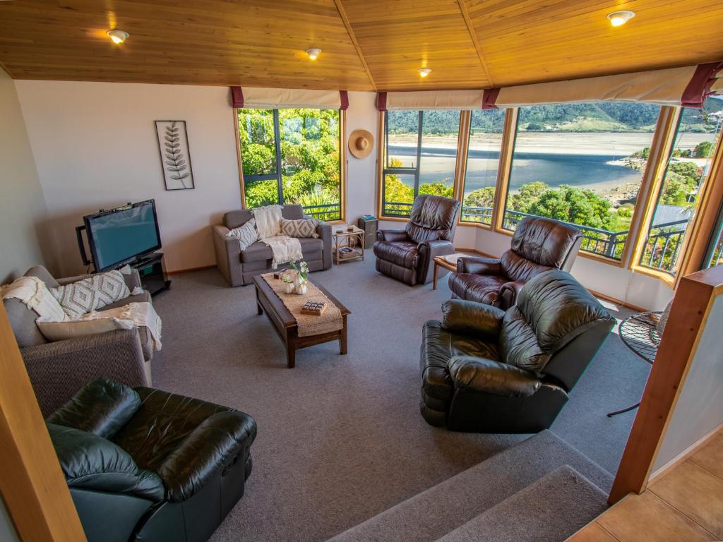 Aorere House - Collingwood Holiday Home photo 2