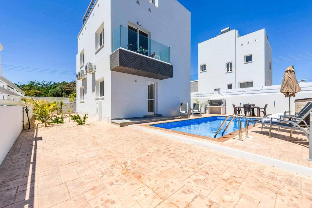 Nissini Villa 4 photo 1