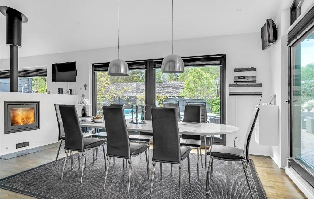 Beautiful Home In Hals With Outdoor Swimming Pool, Sauna And Wifi photo 4