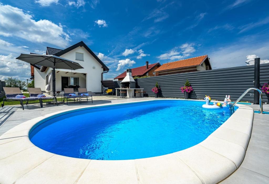 Luxury villa with a swimming pool Varazdin Breg, Zagorje - 20537