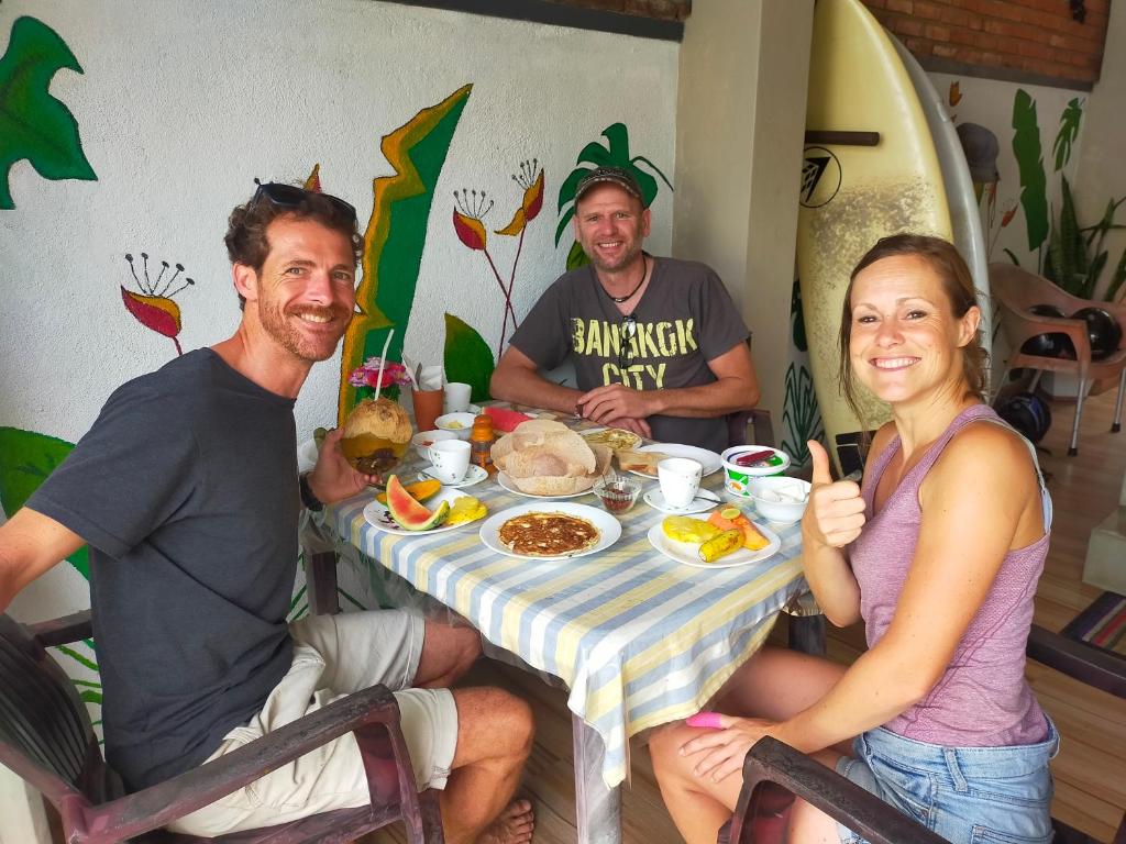 Lasindu Guest photo 3