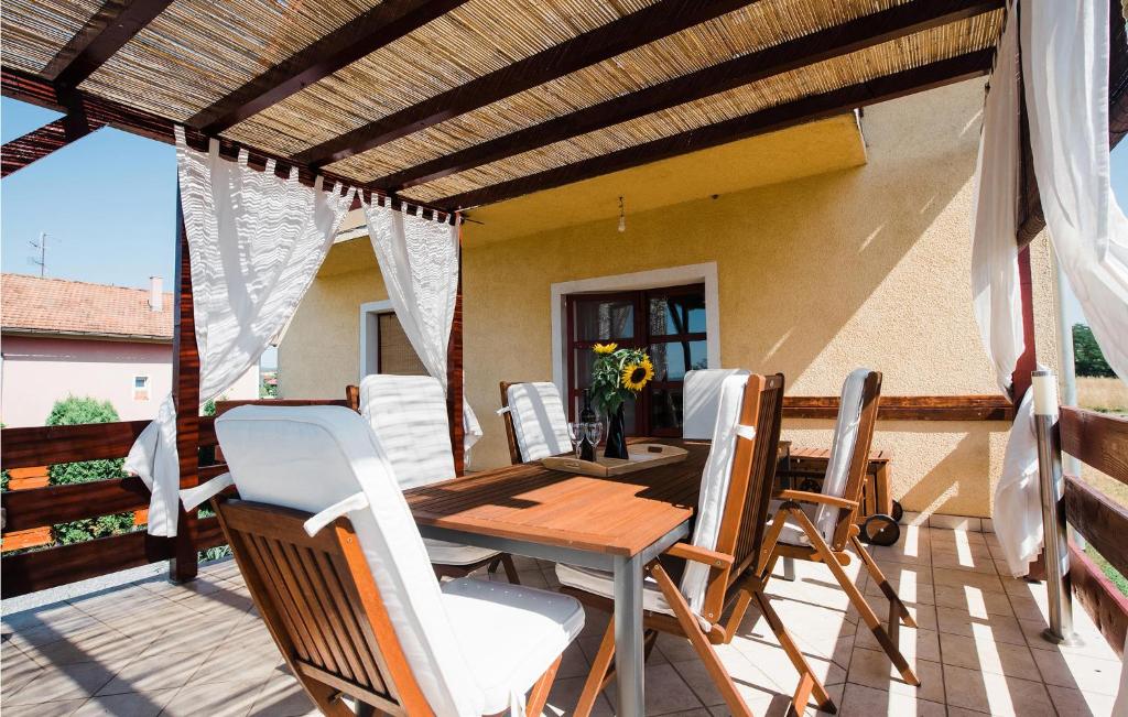 Nice Home In Velika With Wifi And 4 Bedrooms photo 4