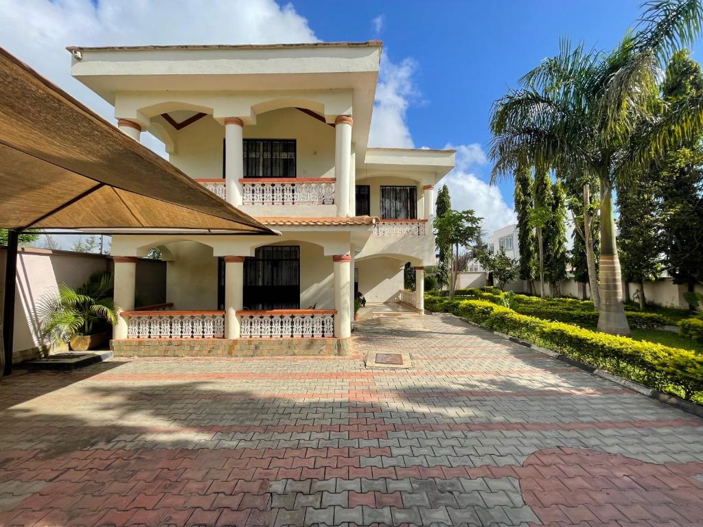Mudzini gardens - Luxury villa with a pool photo 1