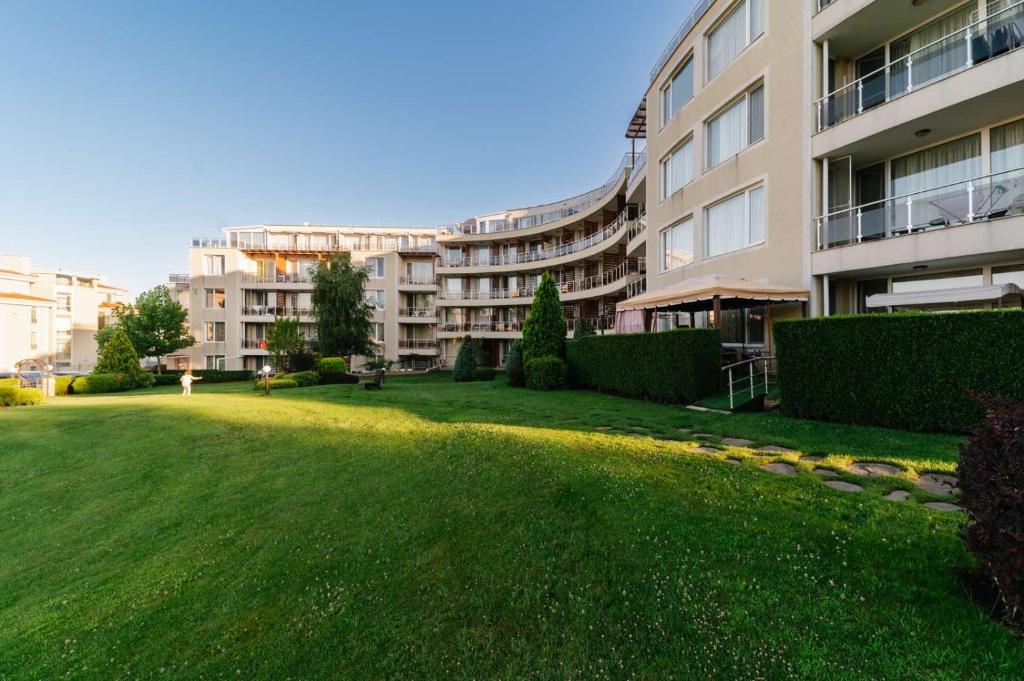 Apartments in Sunny Island Complex photo 3