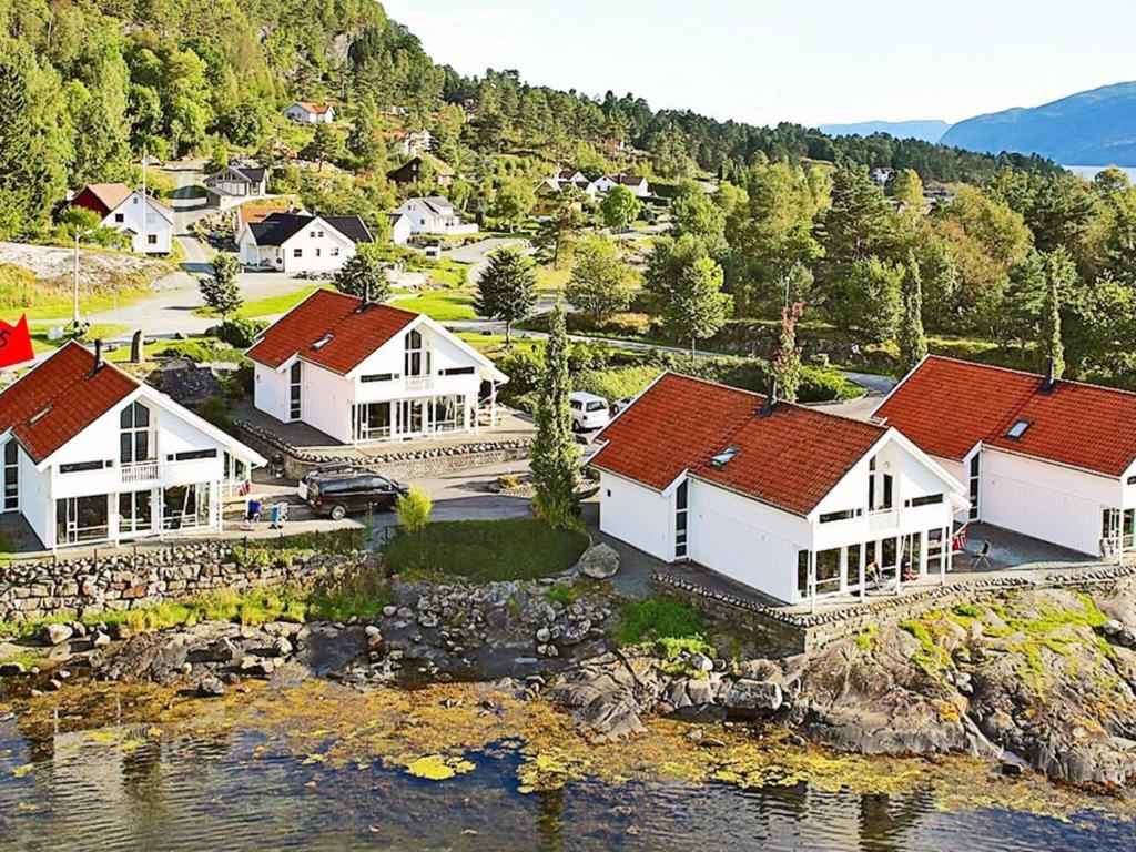 Five-Bedroom Holiday home in Jelsa 3 photo 1