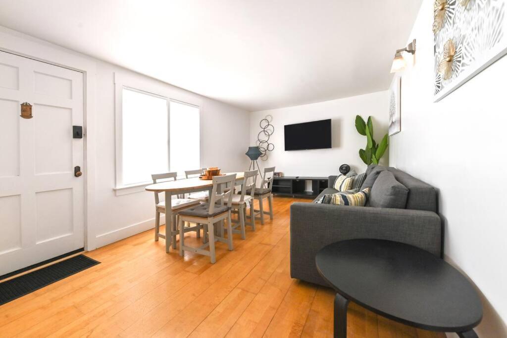 Front House 3 bedroom flat nice street, walk to BART, shops image