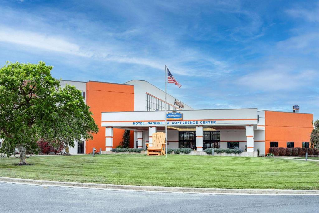 Howard Johnson by Wyndham Lima photo 1