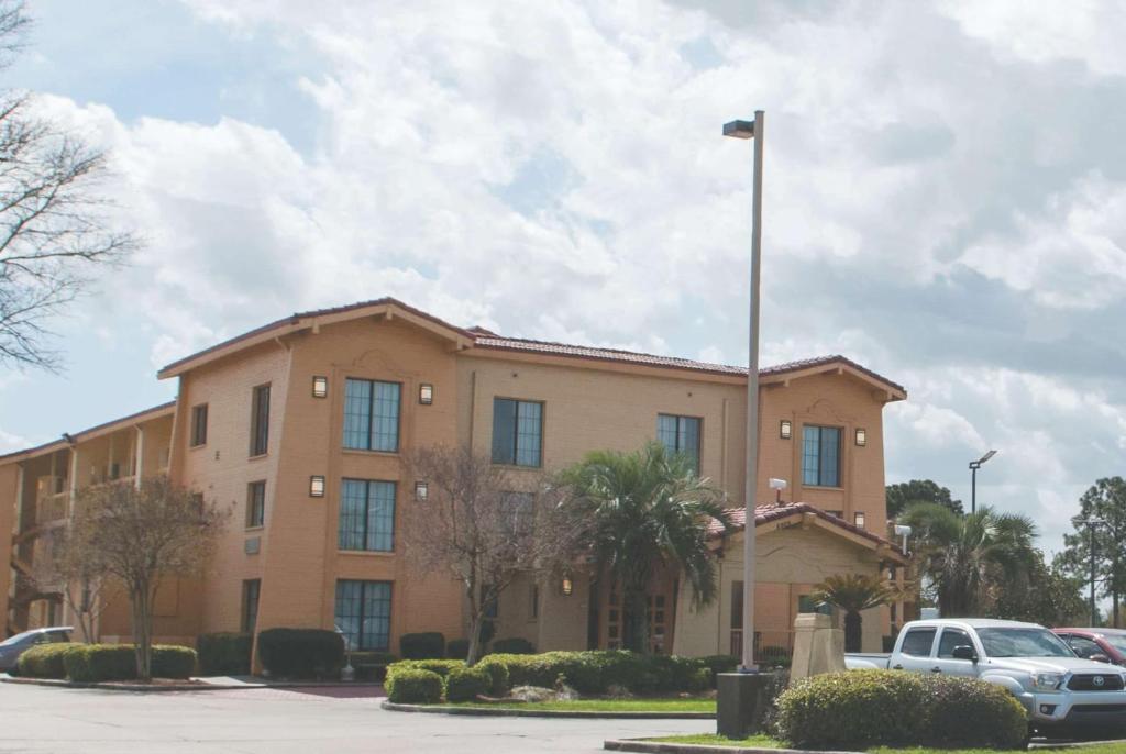 La Quinta Inn by Wyndham New Orleans Veterans / Metairie image