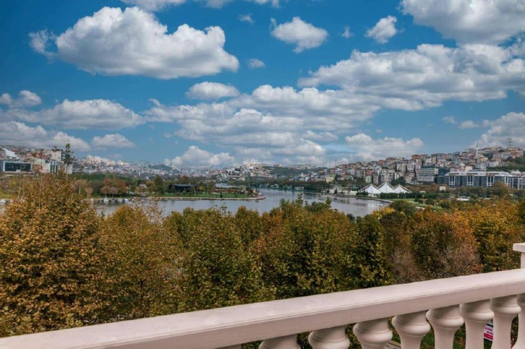 Ramada by Wyndham Istanbul Golden Horn photo 1