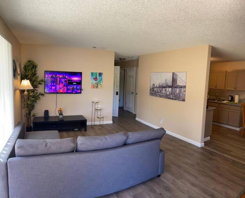 Nice King Bed!! Fenced BackYard- W/D and Parking!! image