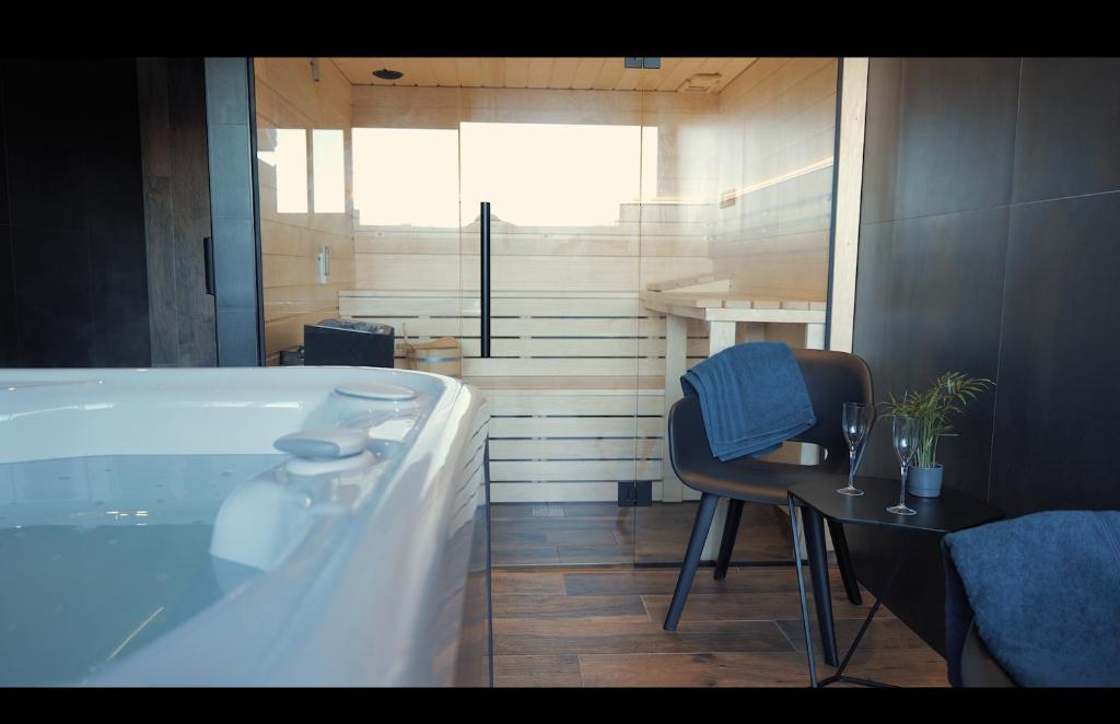 Gîte Le guillaume et espace bien-être privatisé de 20h30 à 22h30, jacuzzi, hammam, sauna photo 1