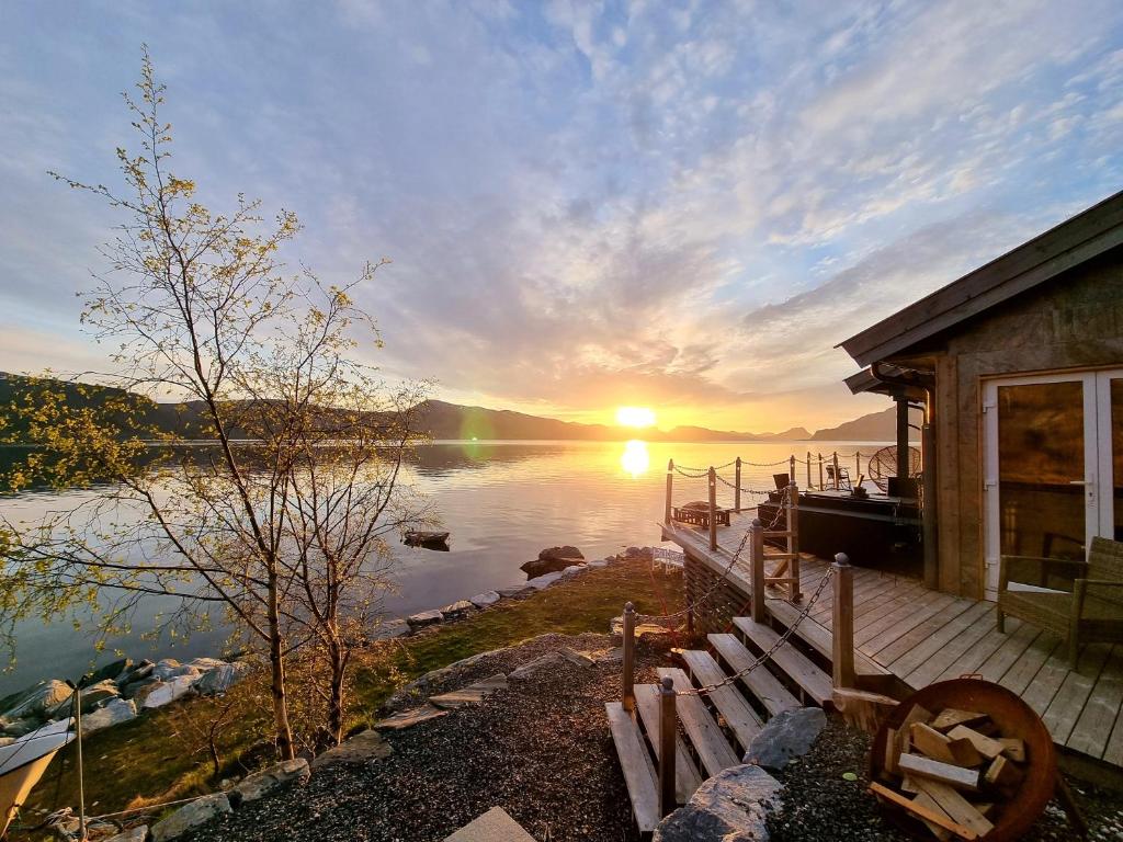 Småstranda Fjord Lodge photo 1
