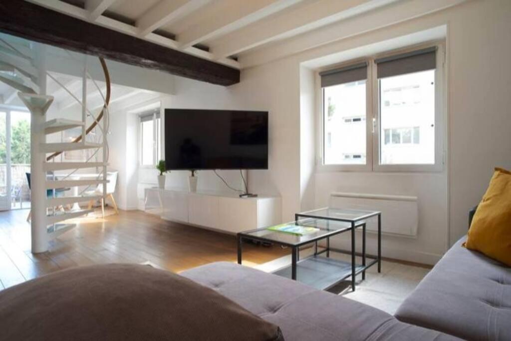 Duplex de charme avec terrasse aux portes de Paris - Thumbnail image