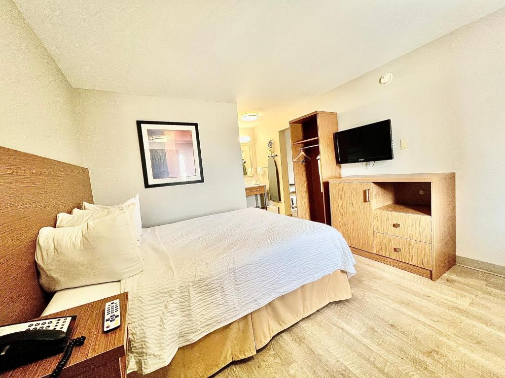 Days Inn & Suites by Wyndham Arlington Near Six Flags photo 3