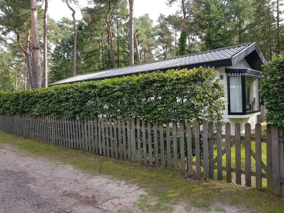 Mooi chalet met grote tuin op een 4 sterren park. photo 2