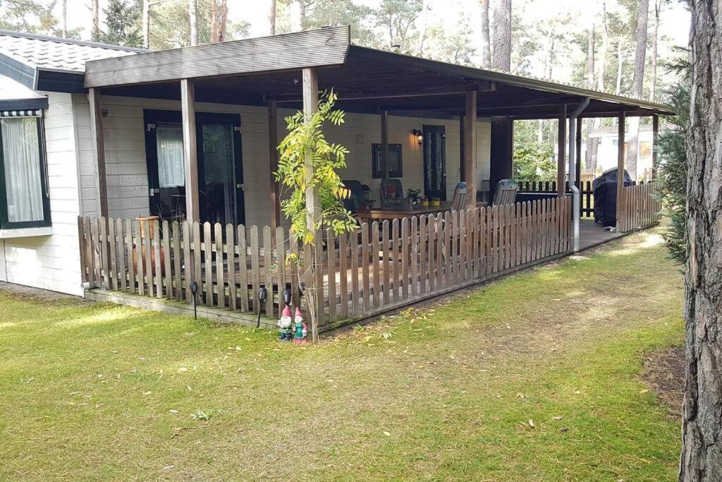 Mooi chalet met grote tuin op een 4 sterren park. photo 3