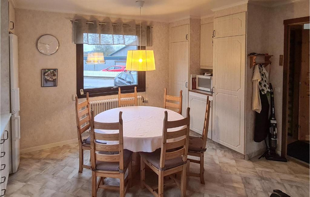 Awesome Home In Varberg With 4 Bedrooms And Wifi photo 4