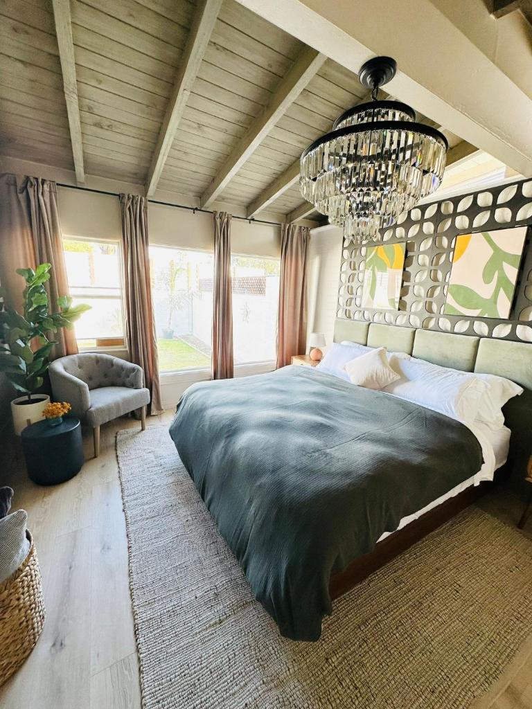 A PLACE IN THE SUN Hotel - ADULTS ONLY Big Units, Privacy Gardens & Heated Pool & Spa in 1 Acre Park Prime Location, PET Friendly, TOP Midcentury Modern Boutique Hotel photo 3