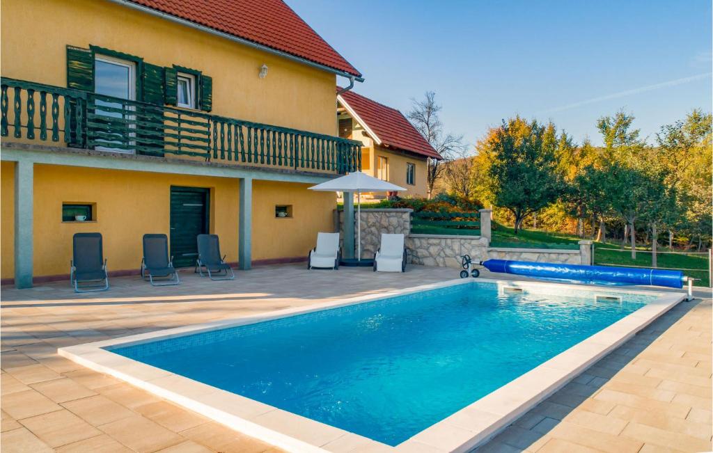 Stunning Home In Otocac With 2 Bedrooms, Wifi And Outdoor Swimming Pool photo 4
