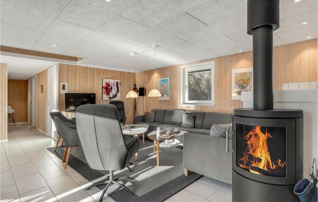 Nice Home In Ringkbing With 5 Bedrooms, Sauna And Wifi photo 3