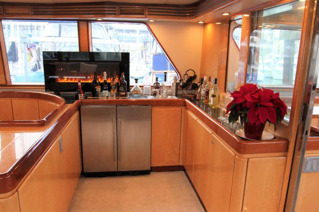 All Of Me Yacht photo 4