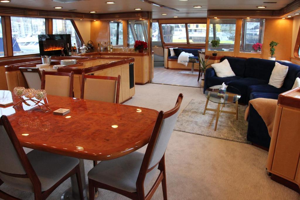All Of Me Yacht photo 3