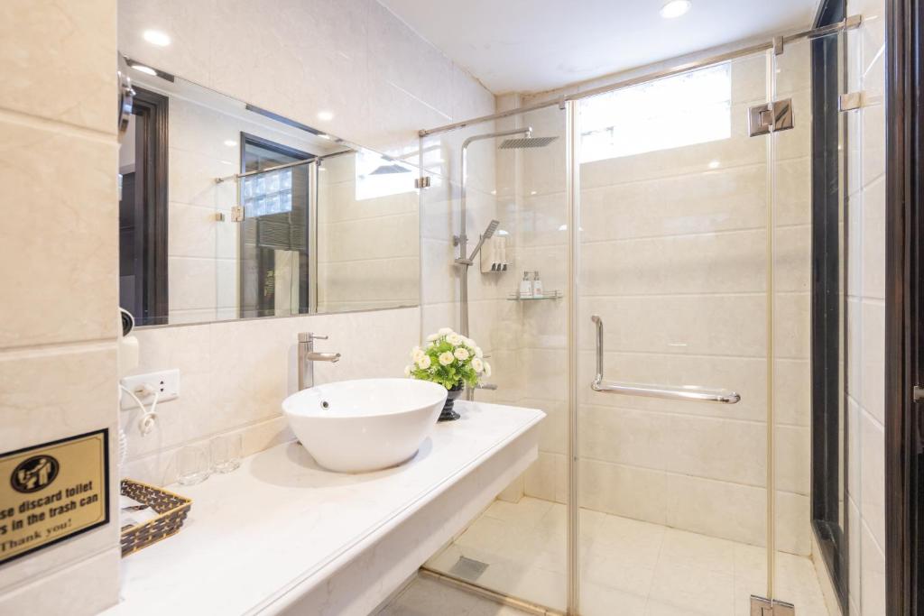 Hanoi Center Silk Charming Hotel & Travel