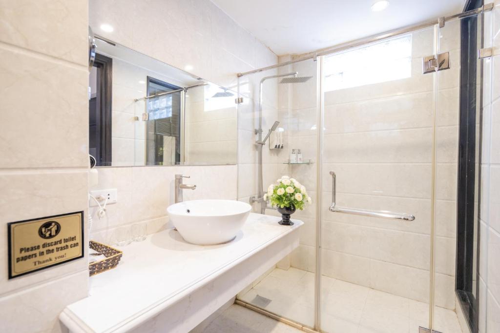 Hanoi Center Silk Charming Hotel & Travel