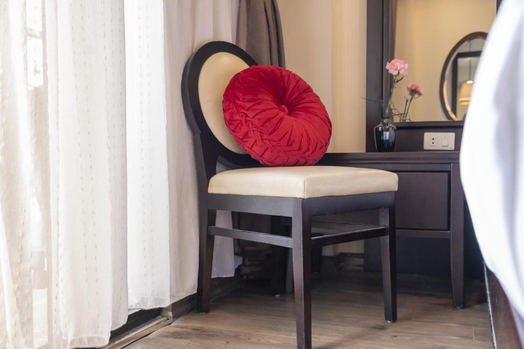 Hanoi Center Silk Charming Hotel & Travel