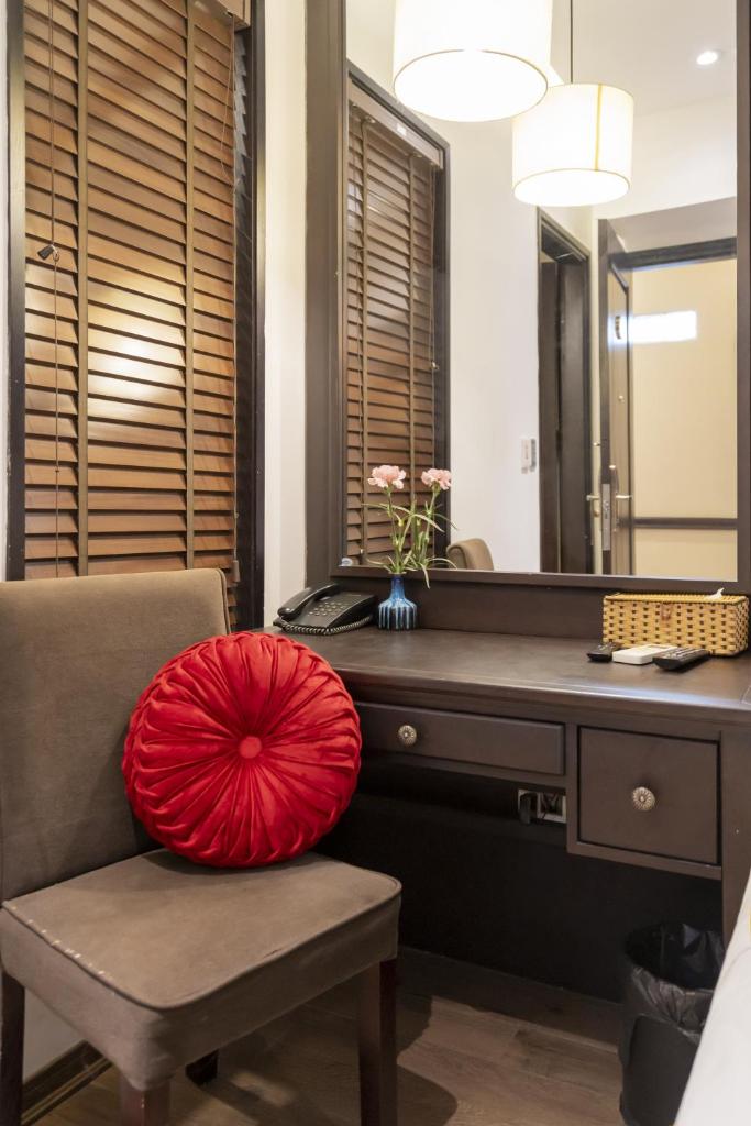 Hanoi Center Silk Charming Hotel & Travel