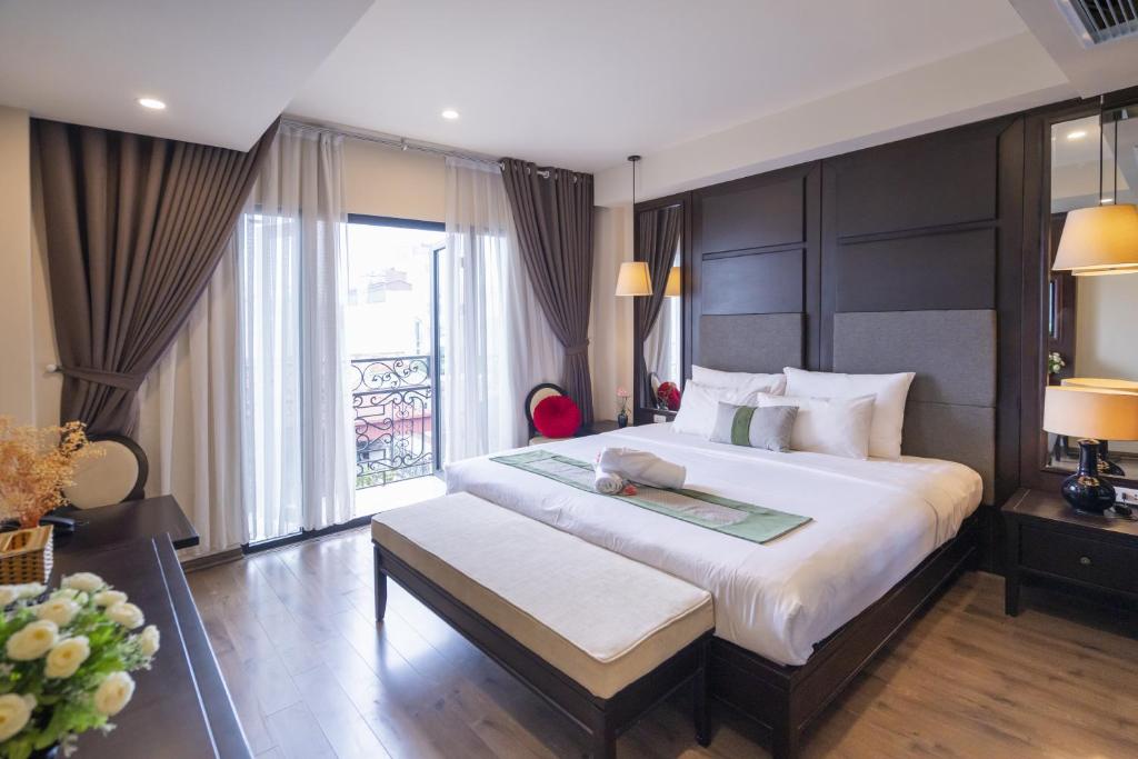 Hanoi Center Silk Charming Hotel & Travel