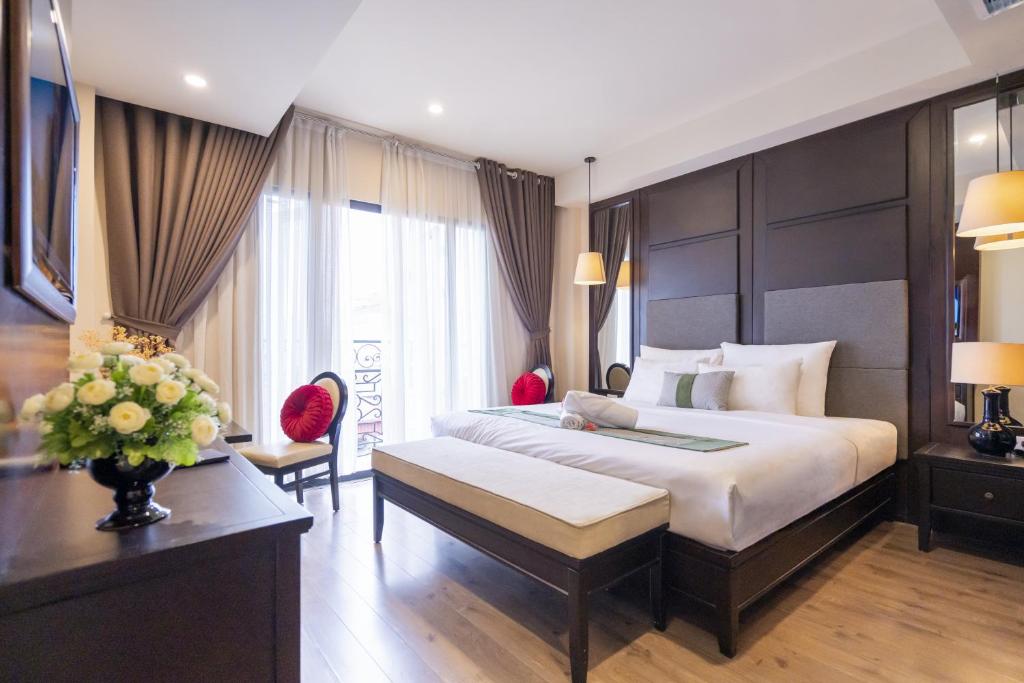 Hanoi Center Silk Charming Hotel & Travel