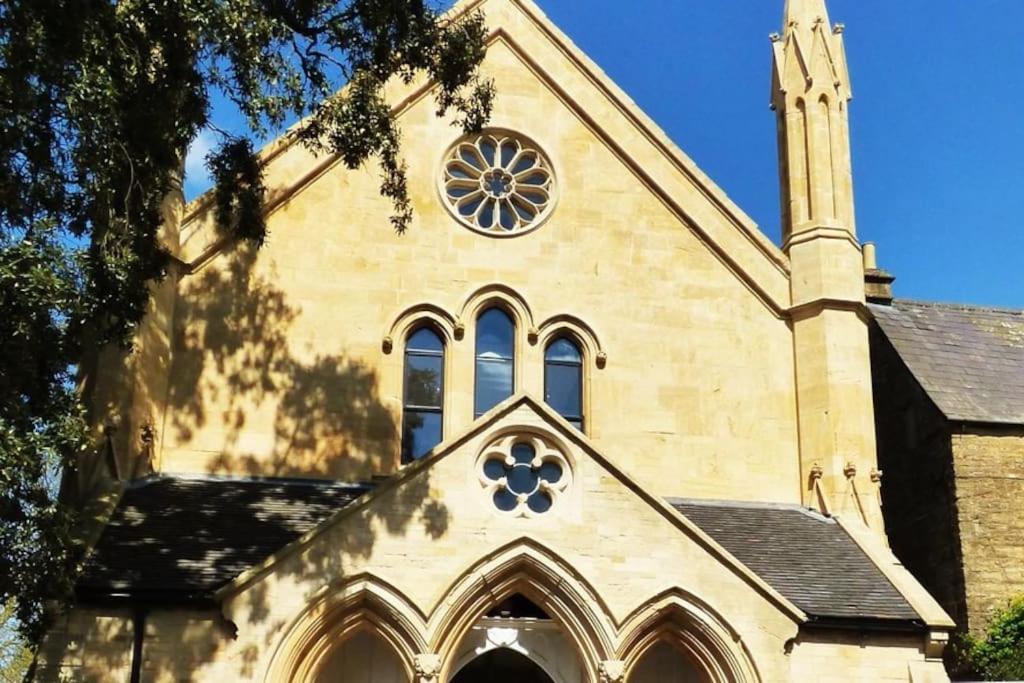 Cotswold Chapel, sleeps up to 5 in kingsize beds