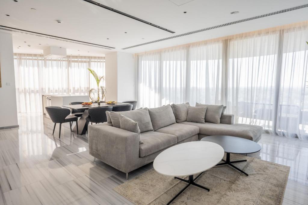 360 Nicosia-3 bedrooms Exclusive Panoramic View Residence photo 2