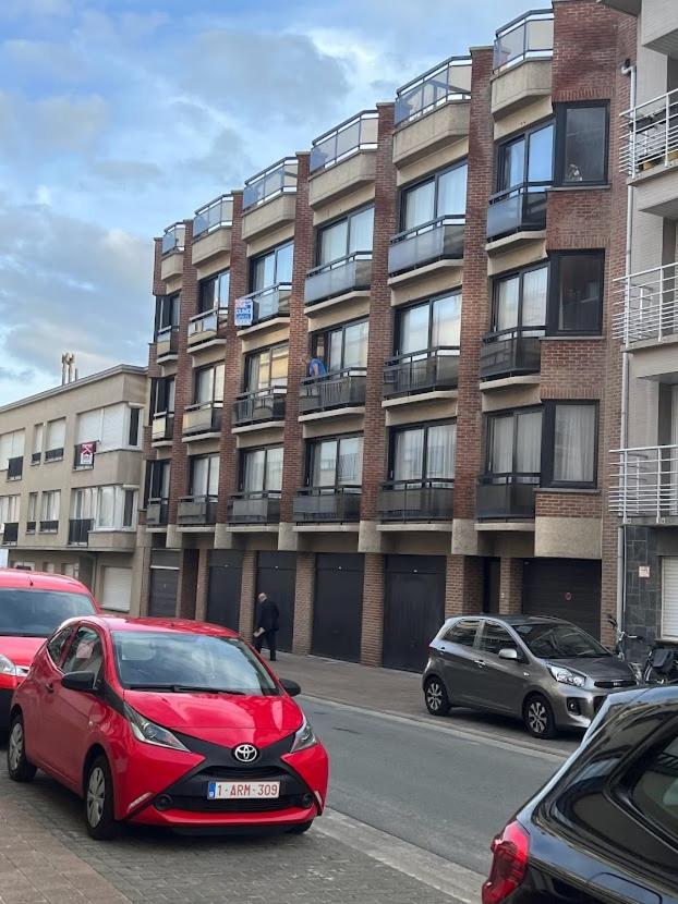 Appart sympa 6p avec garage et terrasse ensoleillée et spacieuse à 25m de la Mer Westende photo 2