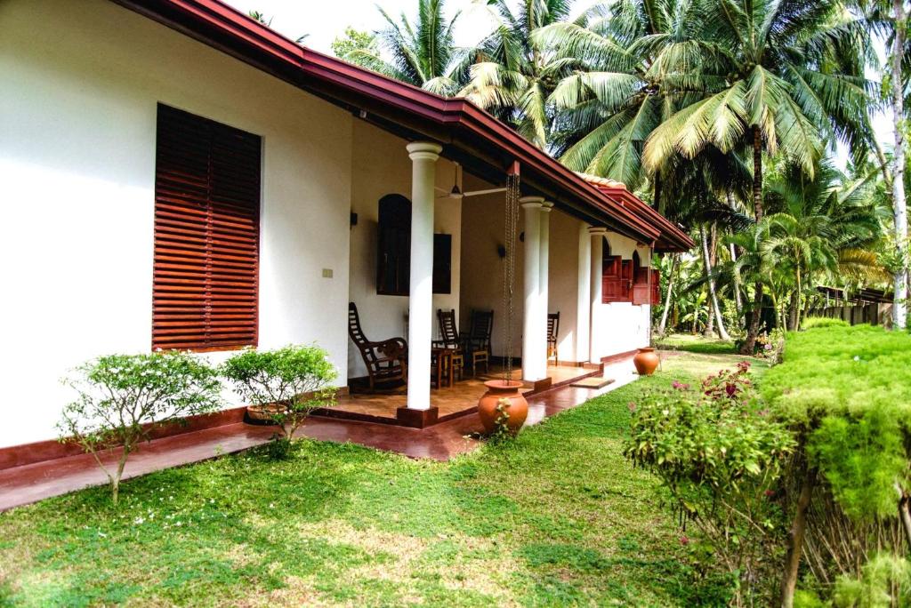 Coconut Treehouse- Villa near Unawatuna Beach photo 4