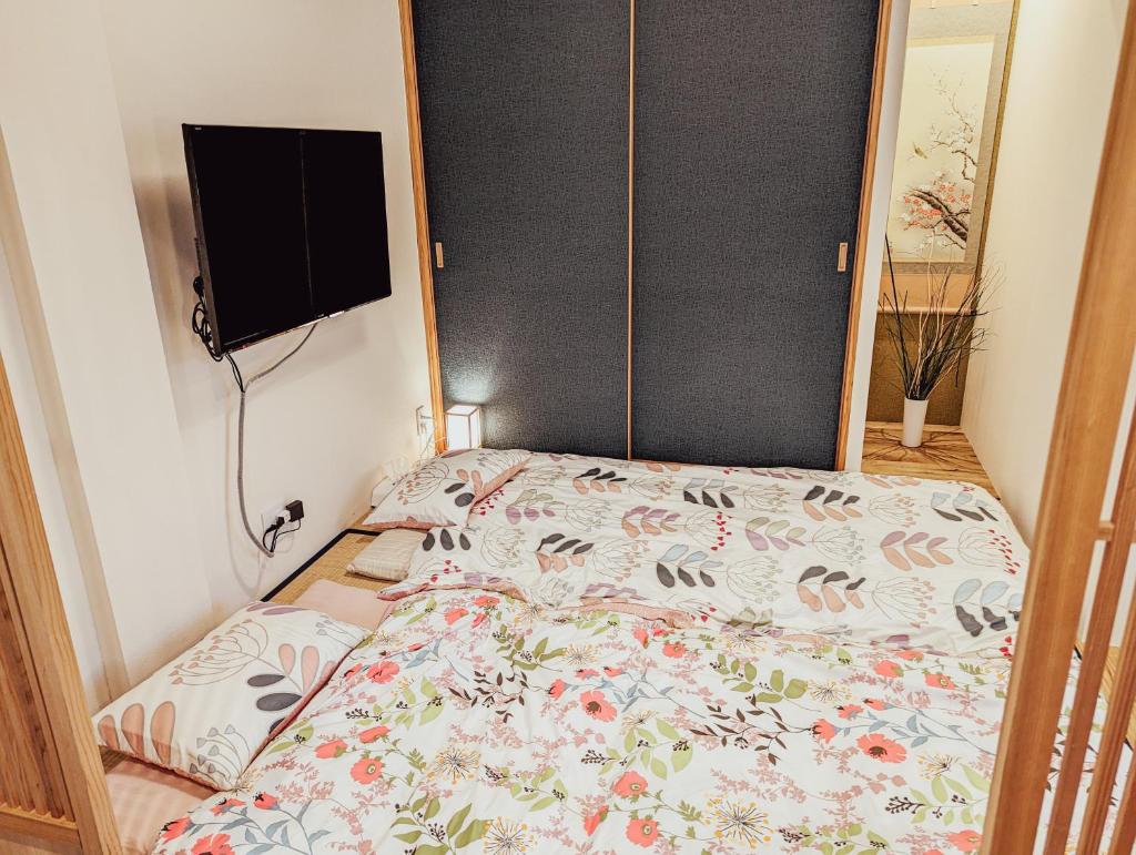 Spacious One Room Apartment for up to 5ppl w Kitchenette photo 3