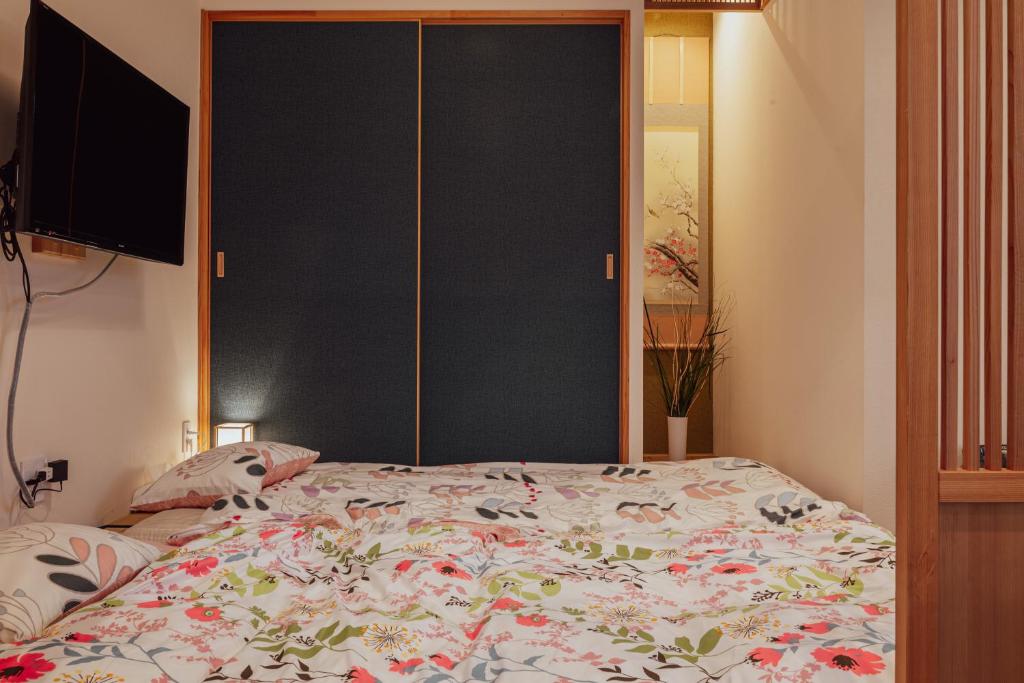Spacious One Room Apartment for up to 5ppl w Kitchenette photo 1