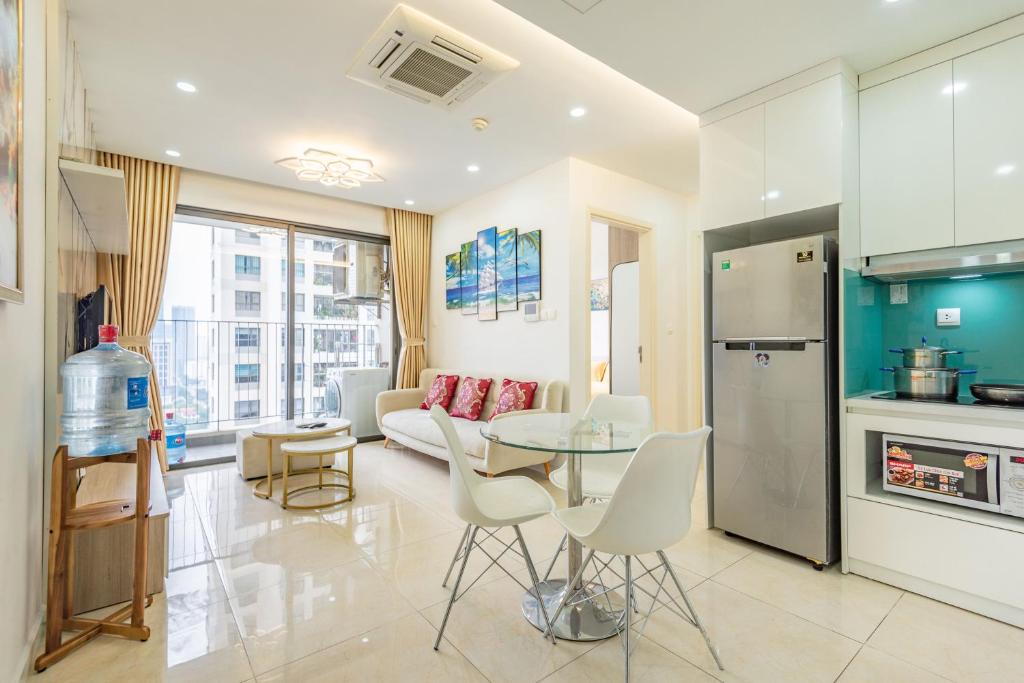 Vinhomes D'Capitale 2-bed apartment with Sunset view