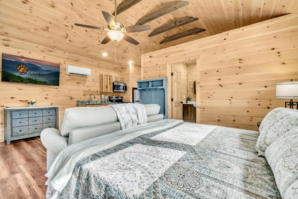 The Bungalow At Greenbriar Creek - King Studio - Creekside and the National Park image