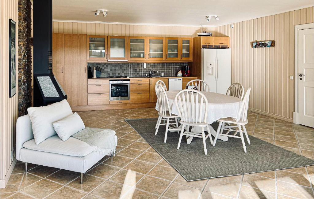 Stunning Apartment In Henn With Wifi And 2 Bedrooms photo 3